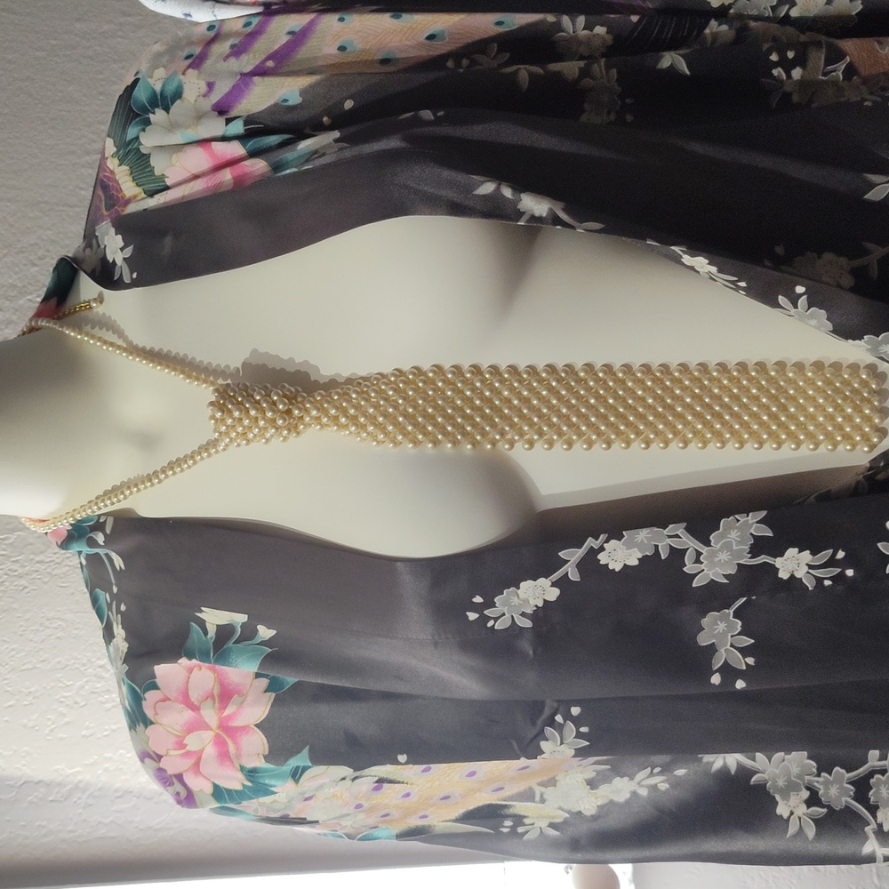 Faux pearl tie necklace